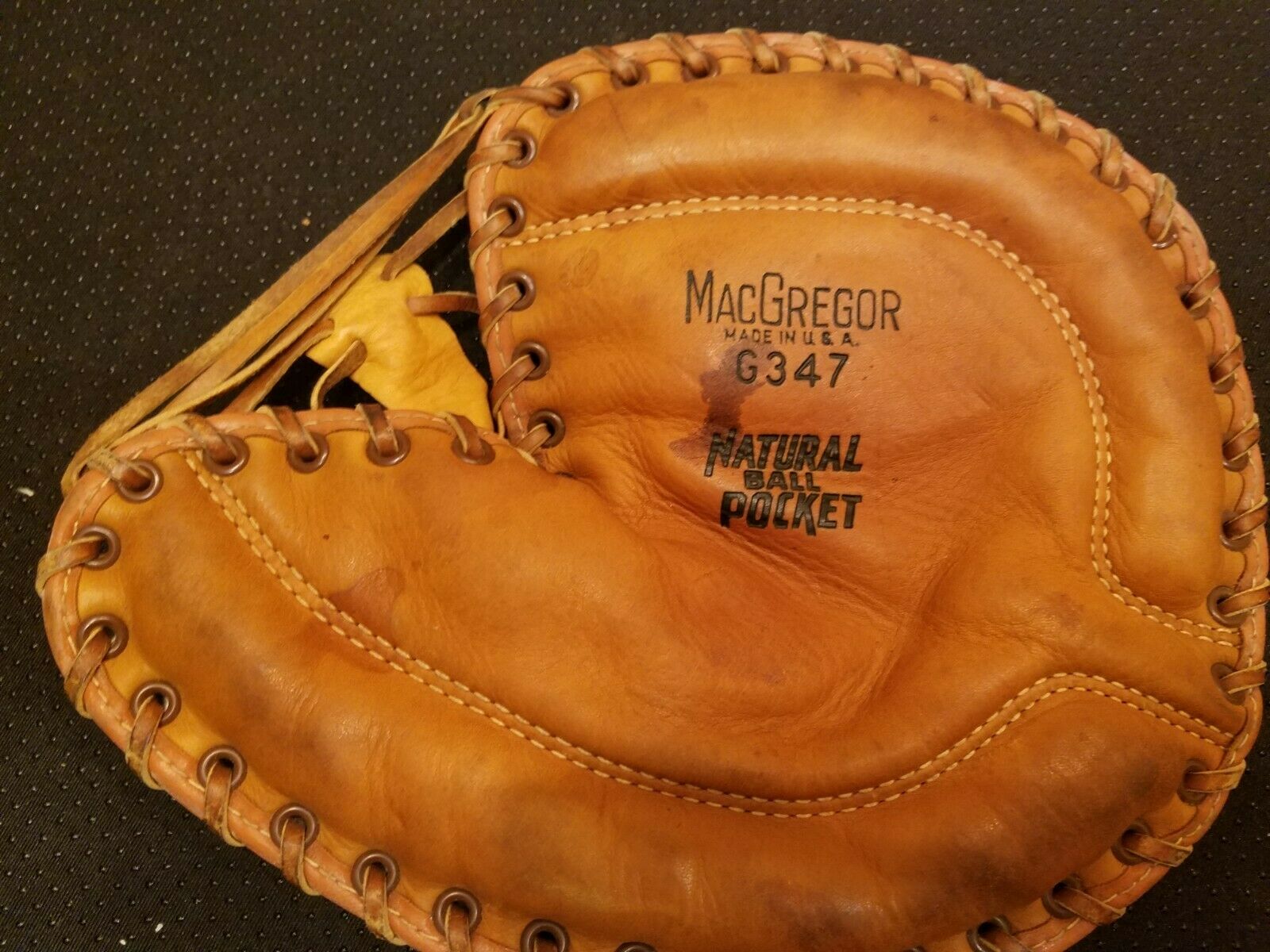 Macgregor Vintage Softball Glove Natural Ball Pckt G347 Ex Cond-blck Flt On Back